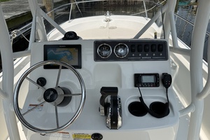 19ft Boston Whaler Yacht For Sale