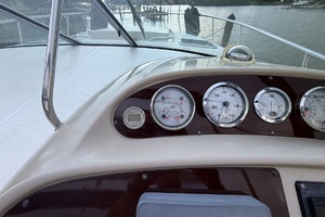 Photo 7405850 for 2004 Chaparral Signature 350 Seas The Day 