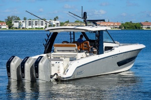42 ft Boston Whaler 2024 Outrage GATE KEEPER