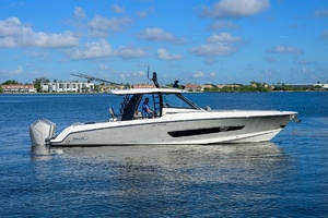42 ft Boston Whaler 2024 Outrage GATE KEEPER