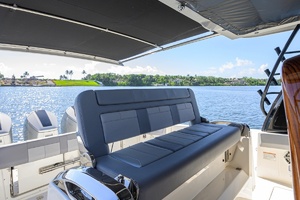 42 ft Boston Whaler 2024 Outrage GATE KEEPER