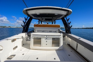 42 ft Boston Whaler 2024 Outrage GATE KEEPER