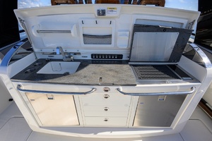 42 ft Boston Whaler 2024 Outrage GATE KEEPER