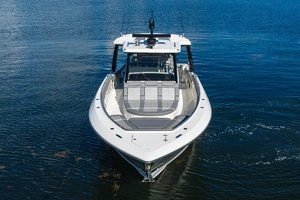 42 ft Boston Whaler 2024 Outrage GATE KEEPER