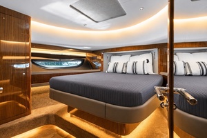 Eclipse 50 - STINGRAY GRAY - Master Stateroom