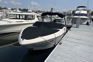 24ft Glastron Yacht For Sale