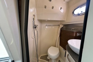34ft Boston Whaler Yacht For Sale