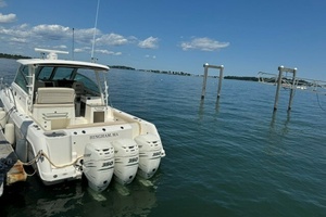 34ft Boston Whaler Yacht For Sale