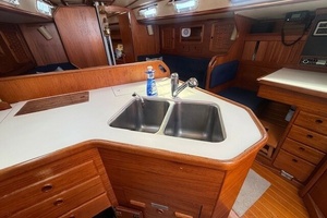 RAZZMATAZZ 42ft Sabre Yacht For Sale