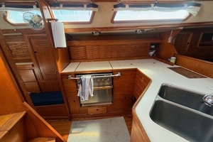 RAZZMATAZZ 42ft Sabre Yacht For Sale