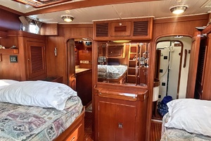 Owners Cabin Fwd