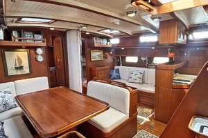 Main Salon Forward