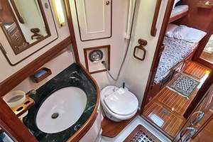 Starboard Guest Head