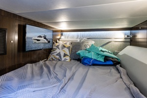 42FT (12.8M) CRUISERS YACHTS