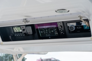 33ft Mag Bay Yacht For Sale