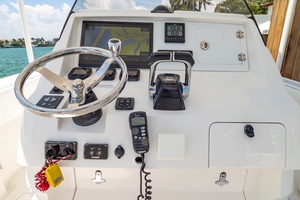 32ft Intrepid Yacht For Sale