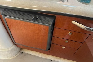 SERENITY NOW 30ft Sea Ray Yacht For Sale