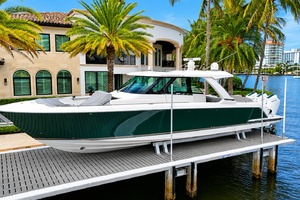 48FT (14.63M) TIARA YACHTS