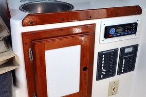 THE ENDLESS SUMMER 25ft Hunt Yachts Yacht For Sale