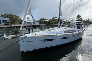 35' Beneteau 2015