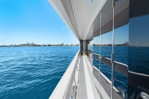 SANIBELLA 100ft Horizon Yacht For Sale