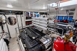 R Boat 75ft Absolute Yacht For Sale