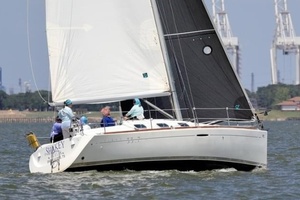 Shakey Waves 33ft Beneteau Yacht For Sale