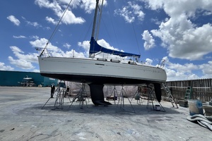 Shakey Waves 33ft Beneteau Yacht For Sale
