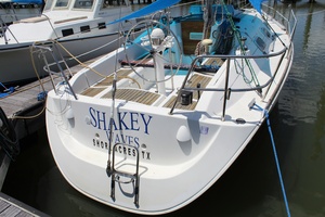 Shakey Waves 33ft Beneteau Yacht For Sale