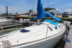 Shakey Waves 33ft Beneteau Yacht For Sale
