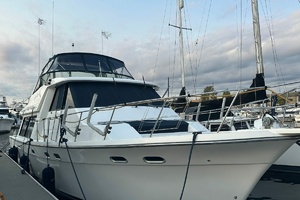 BEACH HOUSE 47ft Bayliner Yacht For Sale