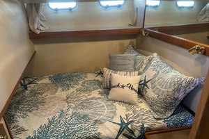 BEACH HOUSE 47ft Bayliner Yacht For Sale