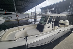 33ft Boston Whaler Yacht For Sale