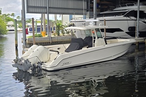 33ft Boston Whaler Yacht For Sale