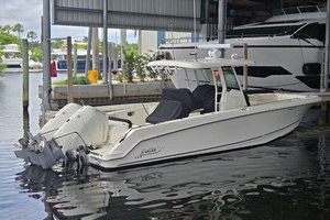 33ft Boston Whaler Yacht For Sale