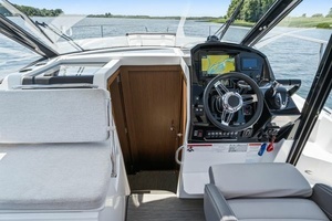 31ft Jeanneau Yacht For Sale