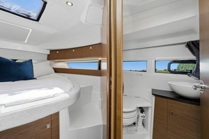 31ft Jeanneau Yacht For Sale
