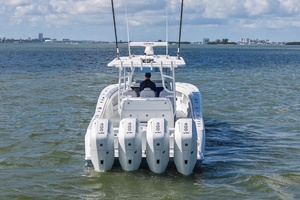 43FT (13.11M) INVINCIBLE Worth Avenue Yachts
