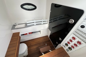 Contender 44 NAUTI GIRL - Head