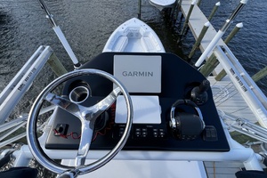 Contender 44 NAUTI GIRL - Tower Helm