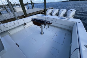 Contender 44 NAUTI GIRL - Cockpit
