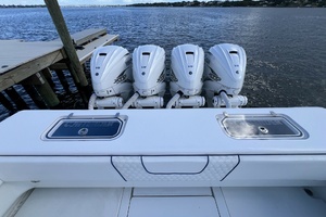 Contender 44 NAUTI GIRL - Cockpit