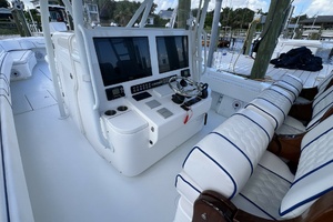 Contender 44 NAUTI GIRL - Helm