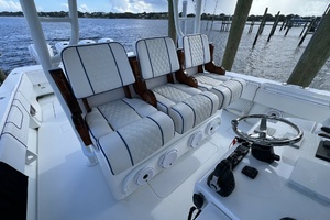 Contender 44 NAUTI GIRL - Helm