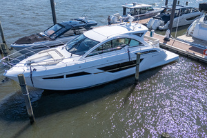 50FT (15.24M) CRUISERS YACHTS Worth Avenue Yachts