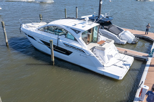 50FT (15.24M) CRUISERS YACHTS