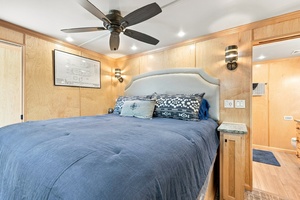OFF DUTY 77ft Sumerset Yacht For Sale