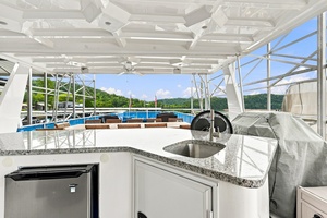 OFF DUTY 77ft Sumerset Yacht For Sale