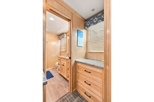 OFF DUTY 77ft Sumerset Yacht For Sale
