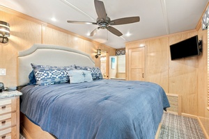 OFF DUTY 77ft Sumerset Yacht For Sale